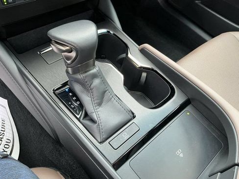 Used 2024 Lexus ES 350 w/ Premium Package FWD image 21