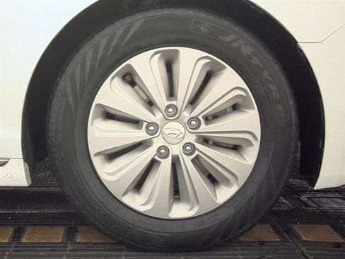 Used 2017 Hyundai Sonata SE image 10