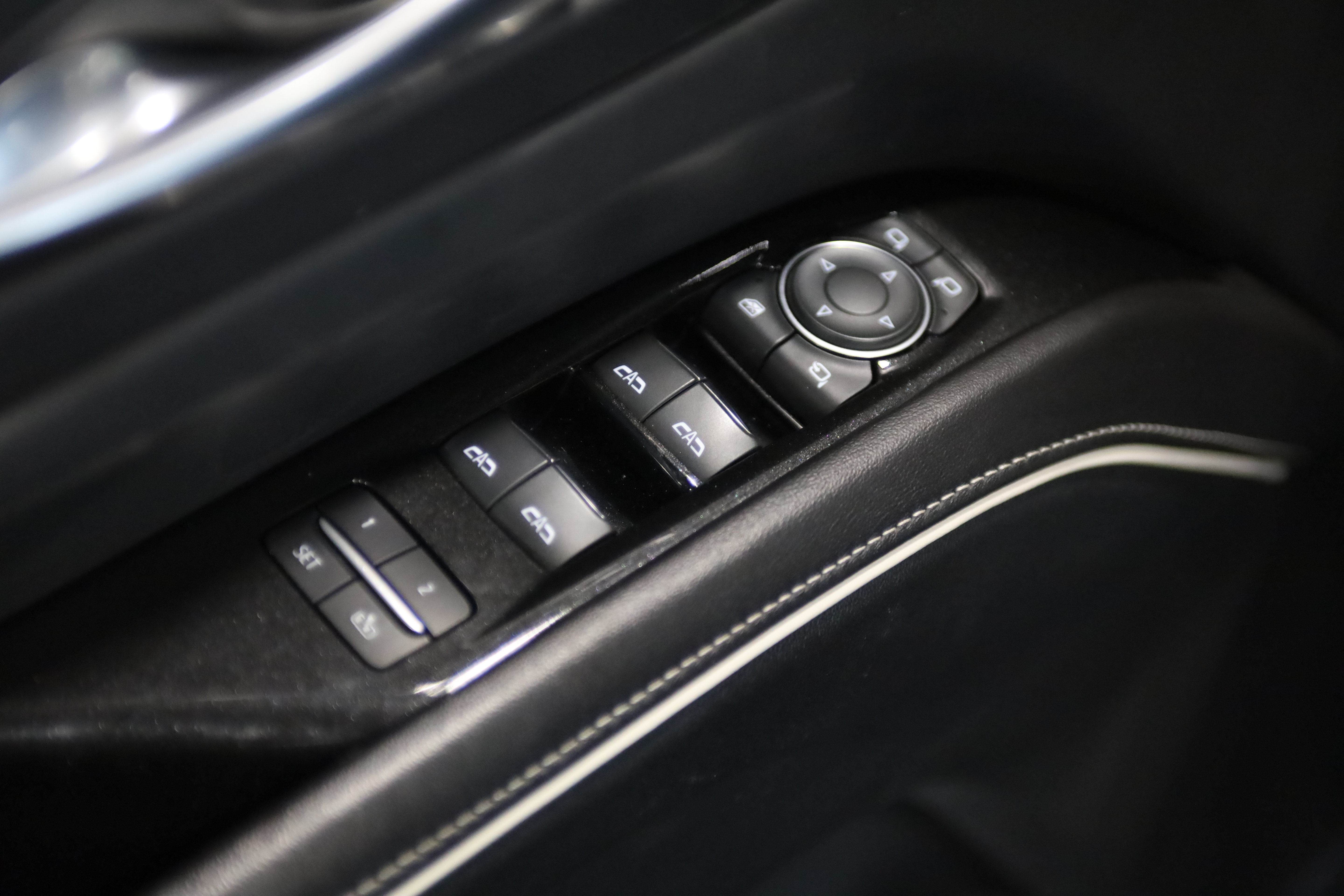 Used 2024 Cadillac Escalade ESV V AWD/4WD image 15