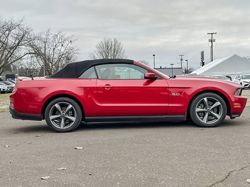 Used 2011 Ford Mustang GT image 3