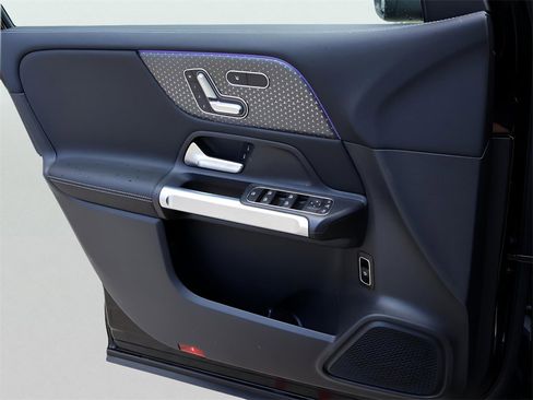 New 2025 Mercedes-Benz GLB 250 4MATIC image 37