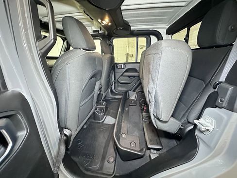 Certified 2021 Jeep Gladiator Overland w/ Cold Weather Group image 28
