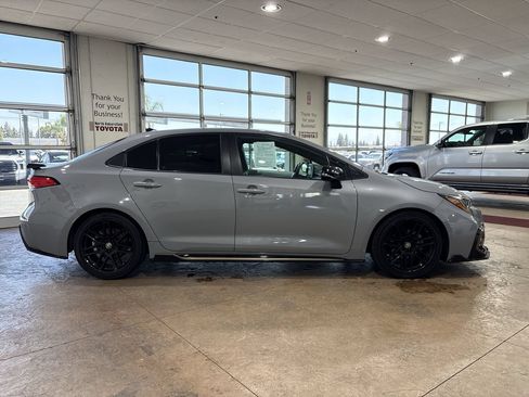Used 2021 Toyota Corolla SE w/ Carpet Mat Package (TMS) FWD image 3