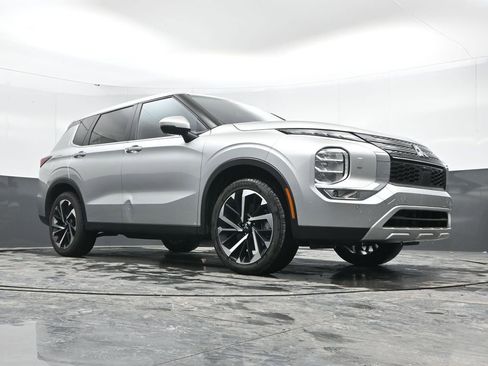 Used 2024 Mitsubishi Outlander SE image 48