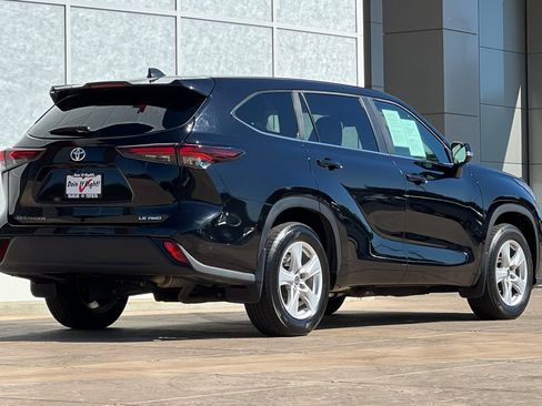Certified 2024 Toyota Highlander LE image 4