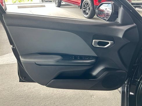 Used 2025 Kia K4 FWD image 17