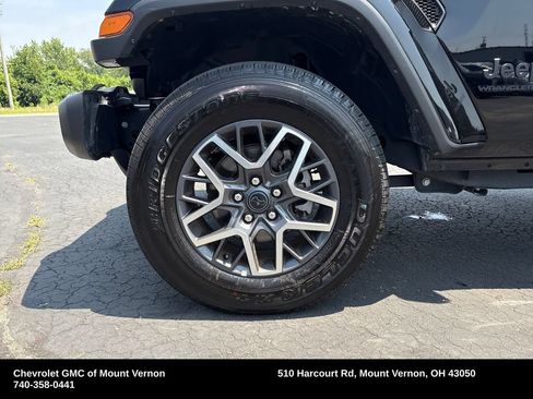 Used 2026 Jeep Wrangler Unlimited Sahara AWD/4WD image 24