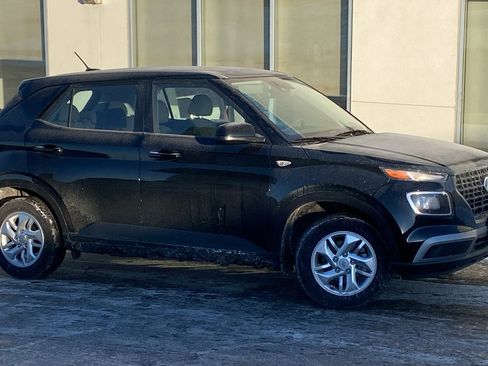 Certified 2025 Hyundai Venue SE image 1