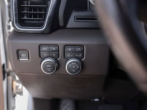 Used 2022 GMC Sierra 1500 Denali AWD/4WD image 18