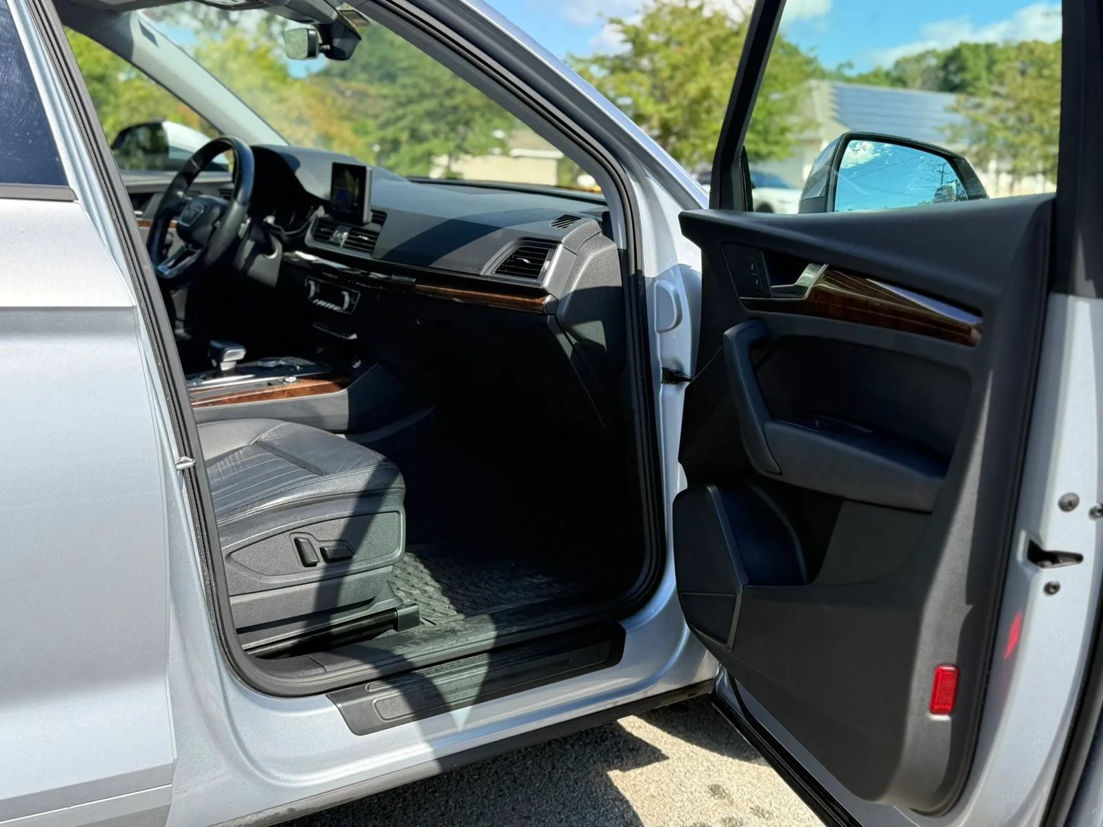 Used 2018 Audi Q5 2.0T Premium w/ Convenience Package AWD/4WD image 18