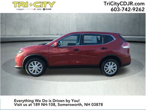 Used 2016 Nissan Rogue S image 2
