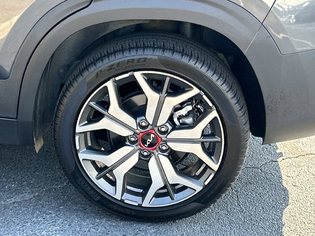 Used 2022 Kia Seltos SX w/ Sunroof Package AWD/4WD image 13