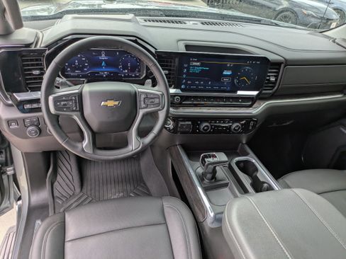 Used 2025 Chevrolet Silverado 1500 LTZ AWD/4WD image 16