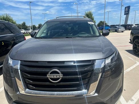 Used 2025 Nissan Pathfinder Platinum w/ Cargo Package FWD image 16