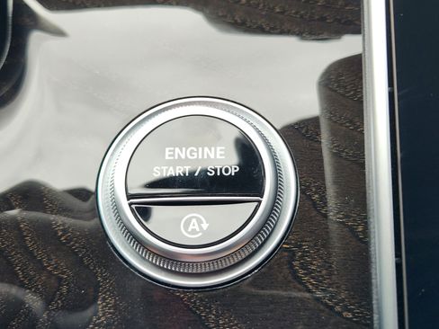 Used 2025 Mercedes-Benz C 300 Sedan image 31