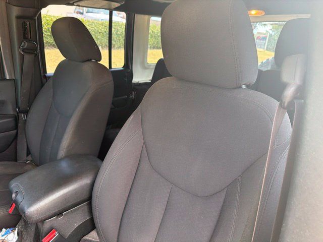 Used 2018 Jeep Wrangler Unlimited Sport w/ Connectivity Group AWD/4WD image 9