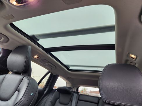 Used 2020 Volvo V60 T5 Cross Country w/ Protection Package Premier image 16