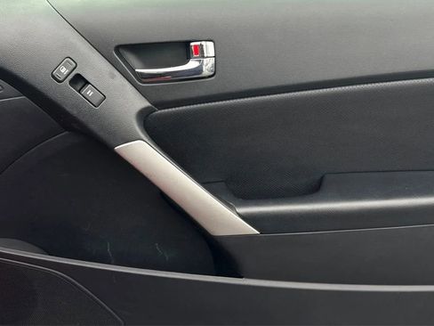 Used 2014 Hyundai Genesis 3.8 RWD image 39