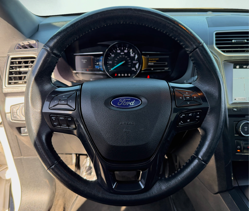 Used 2017 Ford Explorer XLT w/ Equipment Group 202A FWD image 15