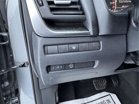 Used 2023 Nissan Rogue SV image 19