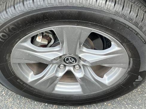 Used 2023 Toyota RAV4 XLE AWD/4WD image 17