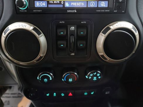 Used 2016 Jeep Wrangler Unlimited Sahara AWD/4WD image 26