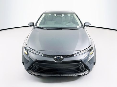 Used 2025 Toyota Corolla LE image 2