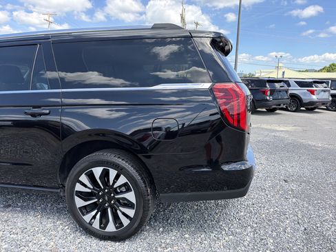 Used 2025 Ford Expedition Max Platinum w/ Driver's Package AWD/4WD image 7