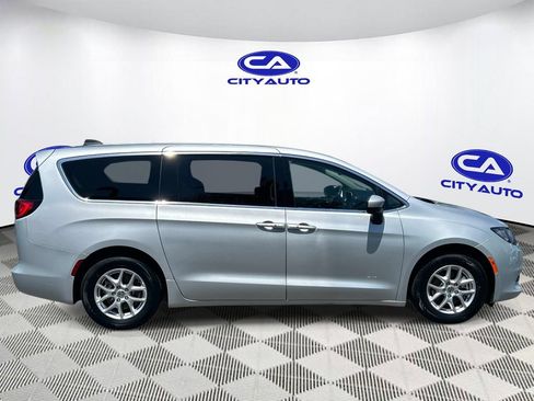 Used 2023 Chrysler Voyager LX FWD image 2