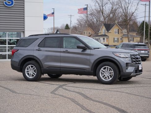 New 2026 Ford Explorer Active image 2