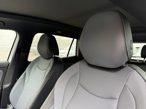 New 2026 Volkswagen Tiguan SE R-Line FWD image 13