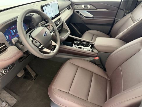 New 2026 Ford Explorer Platinum image 4
