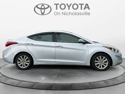 Used 2014 Hyundai Elantra SE w/ Option Group 02 FWD image 7