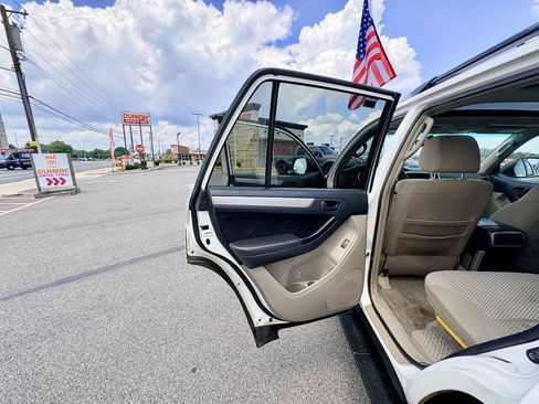 Used 2007 Toyota 4Runner SR5 AWD/4WD image 25
