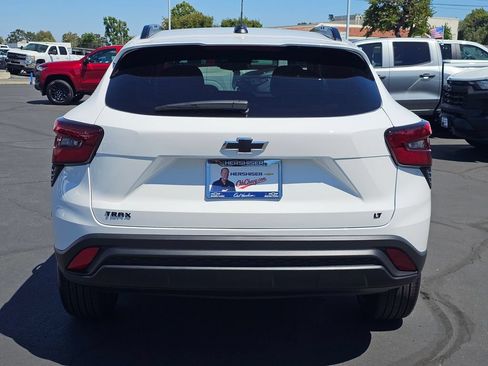 New 2026 Chevrolet Trax LT w/ Midnight Edition FWD image 5