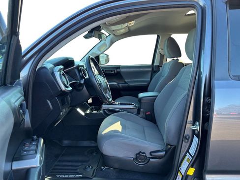 Used 2019 Toyota Tacoma SR5 w/ SR5 Appearance Package (SM) image 14