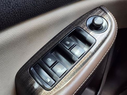 Used 2015 Chevrolet Malibu LT w/ Leather Package FWD image 9