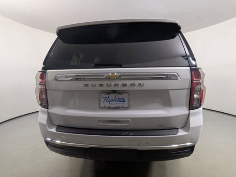 Used 2022 Chevrolet Suburban LT RWD image 7
