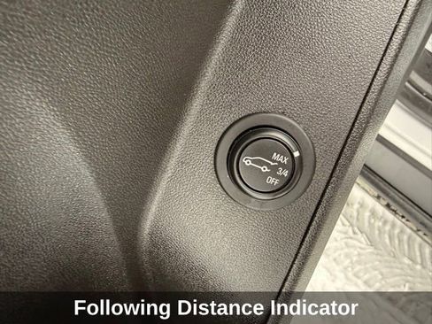 Used 2019 Chevrolet Equinox LT w/ Driver Convenience Package image 22