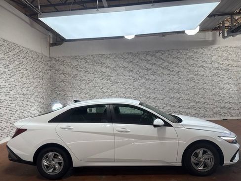 New 2026 Hyundai Elantra SE FWD image 8