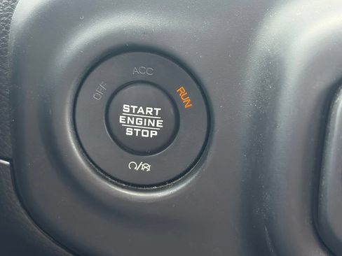 Used 2020 Jeep Gladiator Overland AWD/4WD image 27