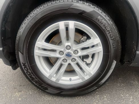 Used 2024 Ford Explorer XLT AWD/4WD image 15