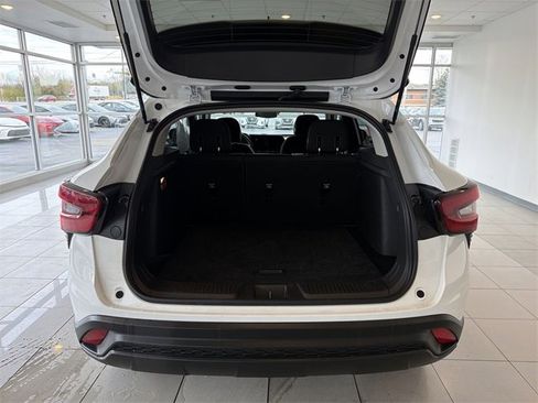 Certified 2025 Chevrolet Trax LS image 15