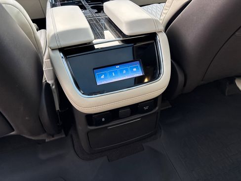 Certified 2024 Lincoln Navigator Black Label image 32