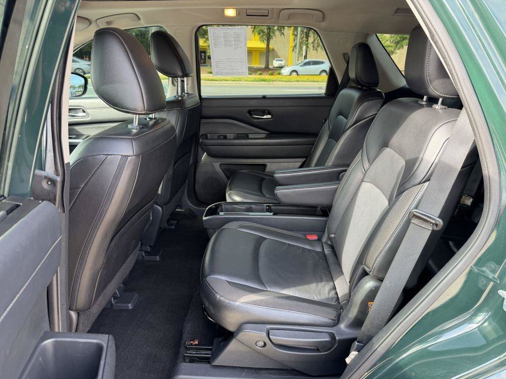 Used 2023 Nissan Pathfinder SL w/ SL Premium Package FWD image 12