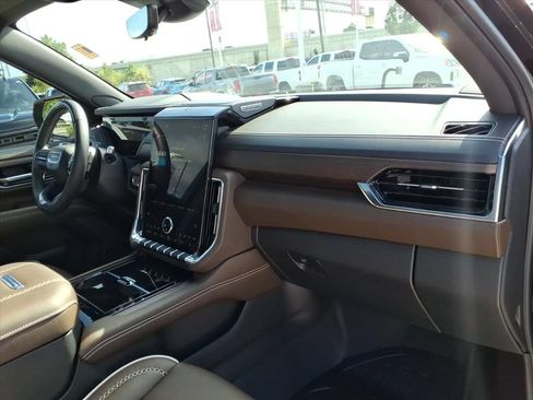 Used 2025 GMC Yukon Denali Ultimate w/ LPO, Floor Liner Package AWD/4WD image 16