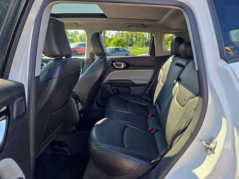 Used 2022 Jeep Compass Limited w/ Sun and Sound Group AWD/4WD image 11