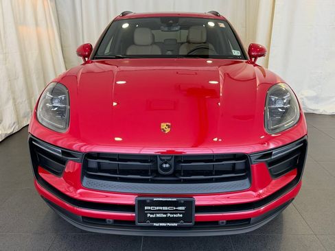 Certified 2026 Porsche Macan AWD/4WD image 6