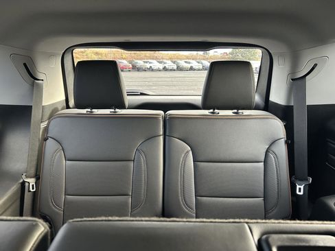 Used 2023 GMC Acadia AT4 w/ Preferred Package image 19