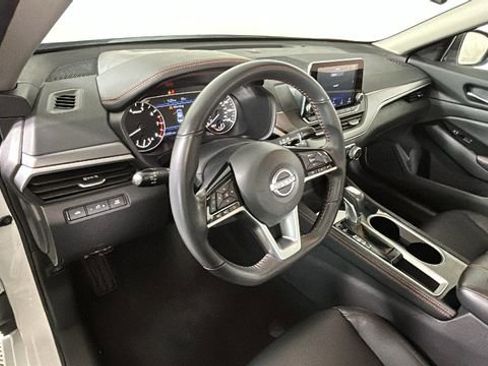 Used 2024 Nissan Altima 2.5 SR FWD image 14